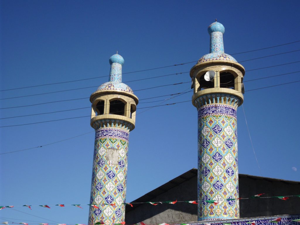 گنبد و گلدسته کاشی